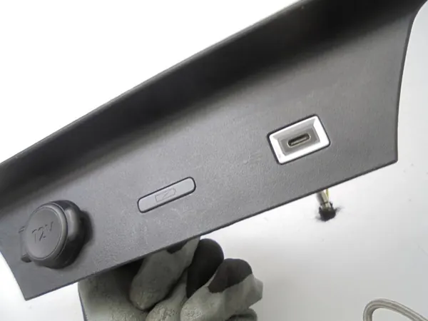 Prise USB Citroen C5 C5X 2021- OEM GNIAZDO image 3