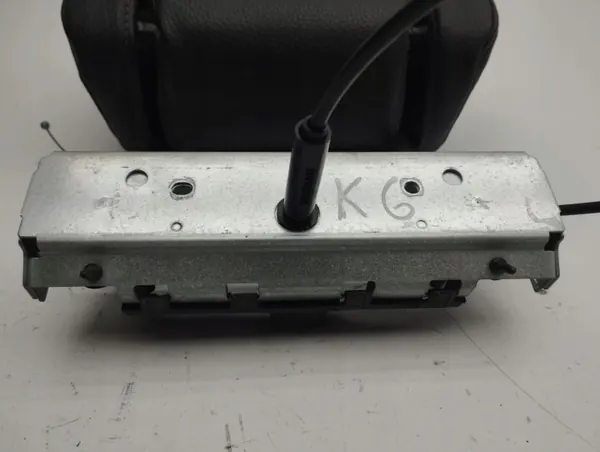 Volvo XC90 2005 Reposacabezas trasero izquierdo OEM AMD117420 image 4
