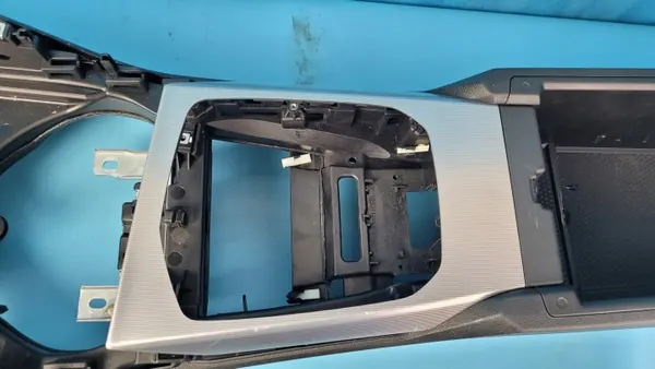 Accoudoir tunnel central BMW 3 G20 OEM 6806777 image 4