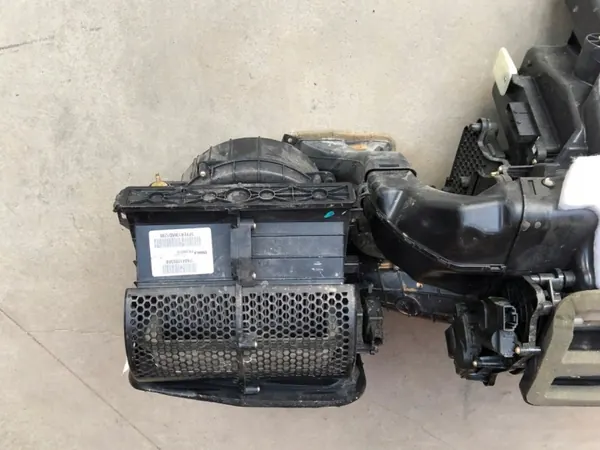 Lämmitysydin OEM P68412083AB Jeep Grand Cherokee WK2:lle image 3