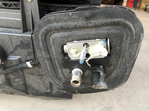 Lämmitysydin OEM P68412083AB Jeep Grand Cherokee WK2:lle image 9