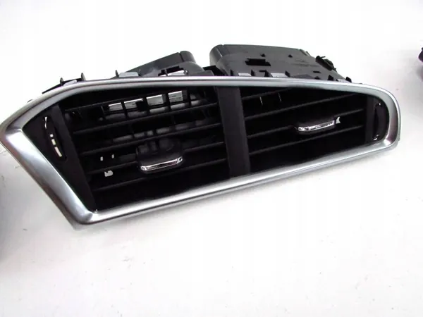 Rejilla Citroen DS4 OEM 9676609977 - Estado Usado image 4