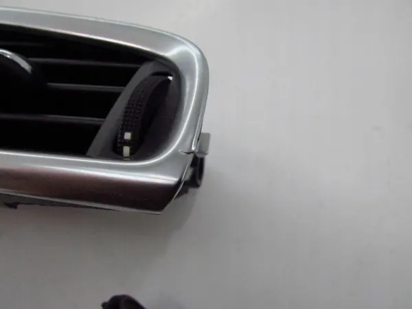 Rejilla Citroen DS4 OEM 9676609977 - Estado Usado image 6