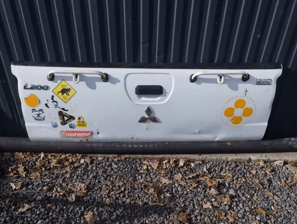 Heckklappe Mitsubishi L200 OEM A66 - Gebraucht image 2