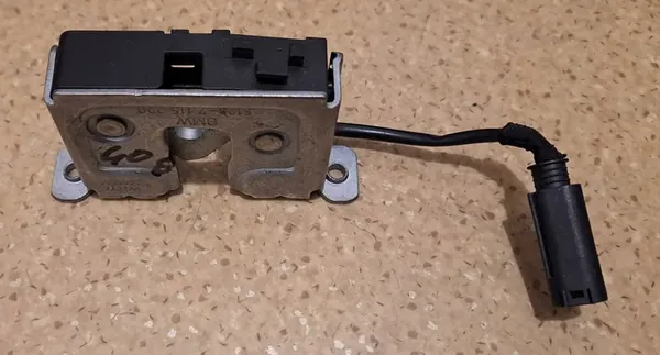 BMW E60 E90 E92 Motorhuvudlås 51237115229 image 2