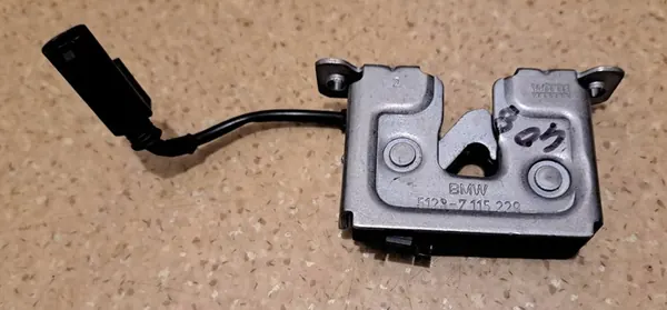 BMW E60 E90 E92 Motorhuvudlås 51237115229 image 3