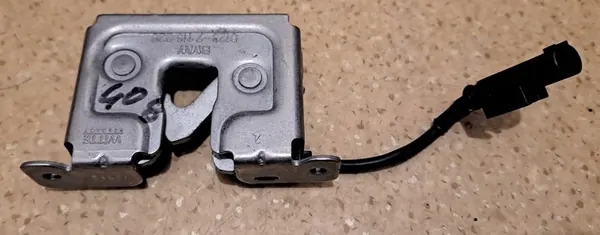 BMW E60 E90 E92 Motorhuvudlås 51237115229 image 4