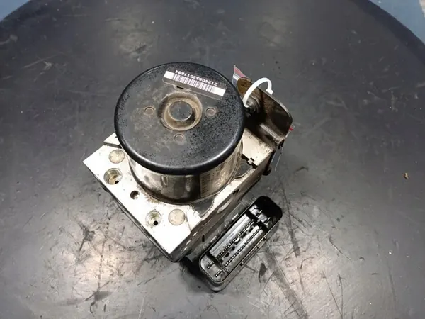 ABS-rempomp Renault Laguna III GT 2.0 dCi image 4