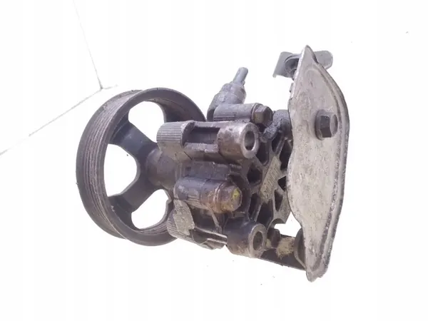 Pompe de direction assistée Toyota OEM U0G09236 Occasion image 3