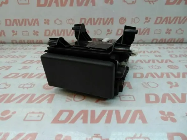 Nissan Primera Fronttunnel-Aschenbecher OEM No MPN 2006 image 2