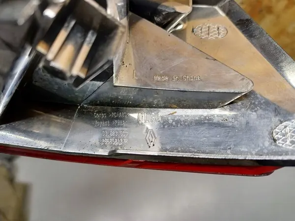 Lanterna de neblina traseira Renault Kadjar OE 265858137R image 4