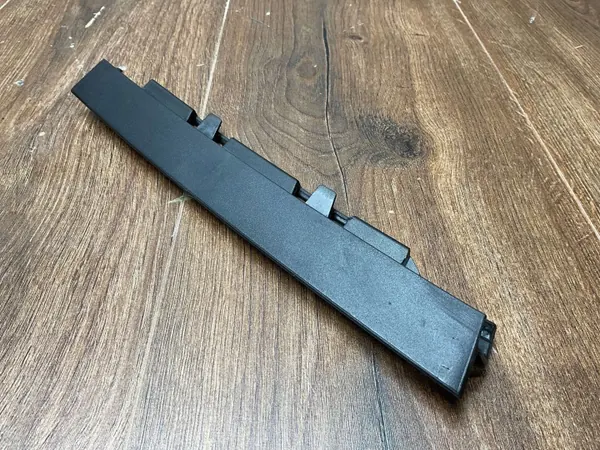 Porsche OEM 9Y0807819A Tira Parachoques Trasero Izquierdo image 3