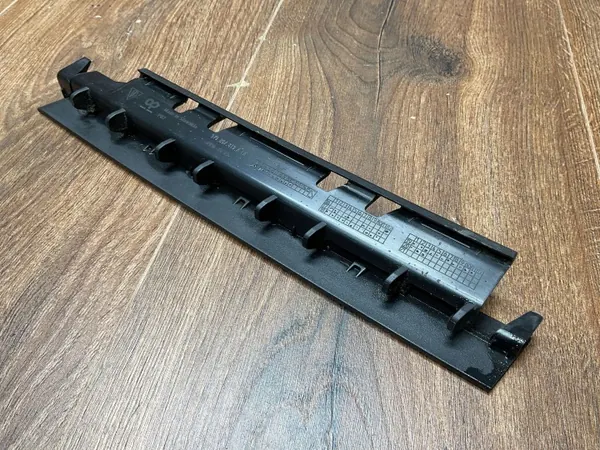 Porsche OEM 9Y0807819A Tira Parachoques Trasero Izquierdo image 9