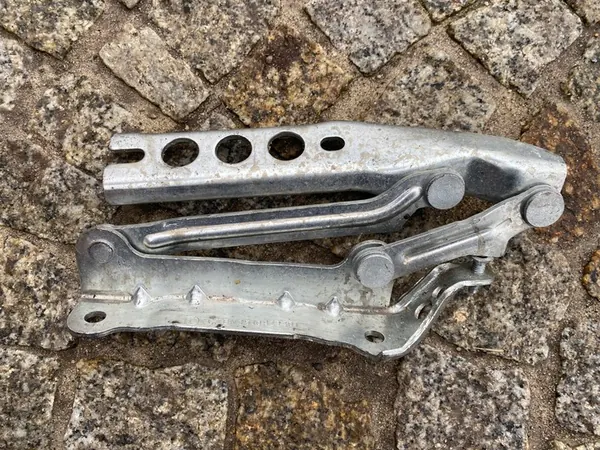 SKODA FABIA II OCTAVIA III Bisagra de Capó Izquierda 5J0823301 image 2