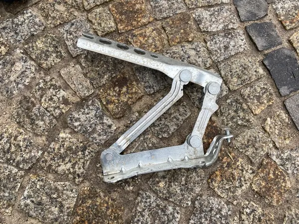 SKODA FABIA II OCTAVIA III Bisagra de Capó Izquierda 5J0823301 image 4