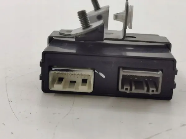 Module frein à main Toyota C-HR 2017 OEM 8905010010 image 3