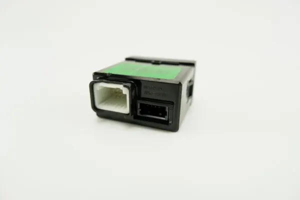 Enchufe USB/AUX Hyundai i40 OEM 96120-3Z5004X image 5