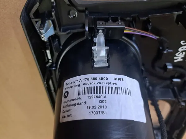 Mercedes-Benz Becherhalter OEM A1766804900 - Gebraucht image 4