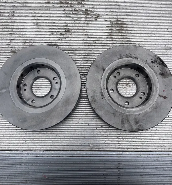 Disco de freio dianteiro Mitsubishi Outlander IV 2021 image 2