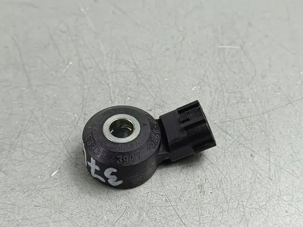Sensor de golpeteo Nissan OEM FOB54021 - Usado image 2