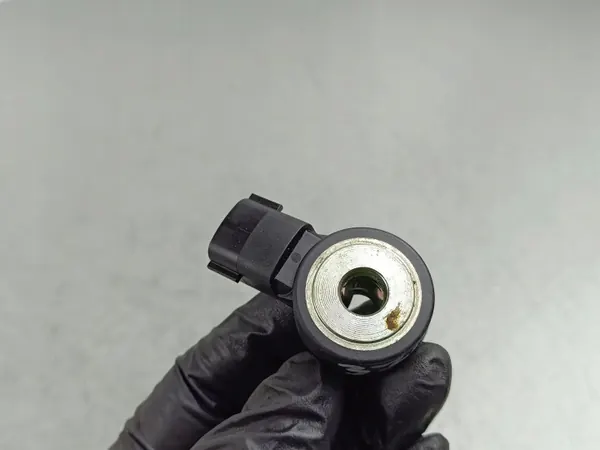 Sensor de golpeteo Nissan OEM FOB54021 - Usado image 3