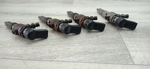 FORD FIESTA MK6 VI V 1.4 HDI Injektor 9645988580 image 5