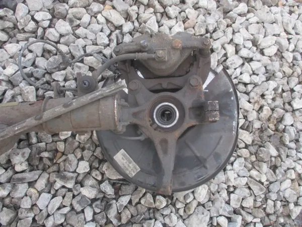 Opel Mokka Trax Jousituskiinnike Vasen OEM 95137357 image 3