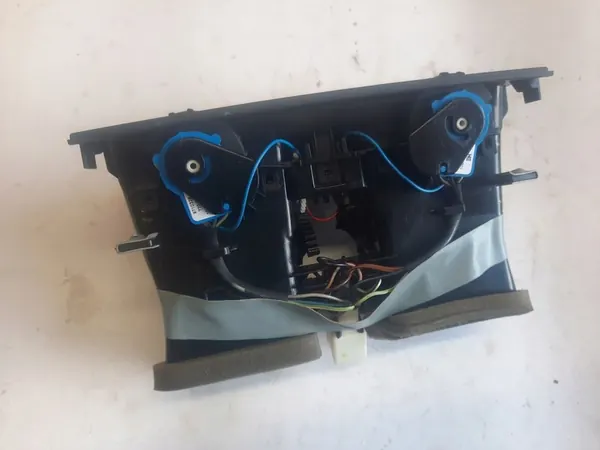 BMW 7 F01 F02 F03 F04 2014 Rear Air Vent Grille image 3