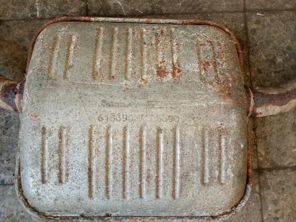 Keskivaimennin Mercedes W123 2.3B OEM tlumik srodkowy image 3