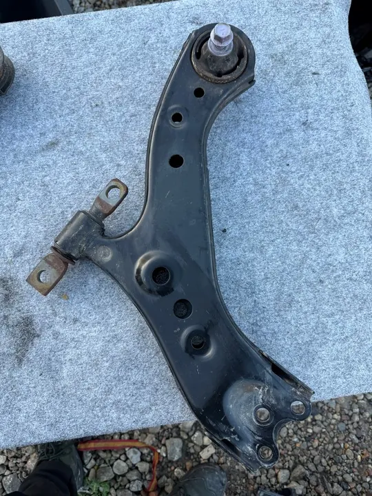 Fram Höger Kontrollarm Toyota RAV4 V 2020 image 2