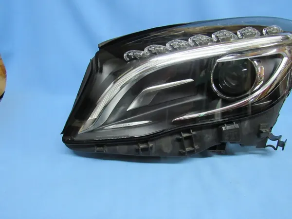 Linker Mercedes GLA W156 Bi-Xenon Compleet image 2