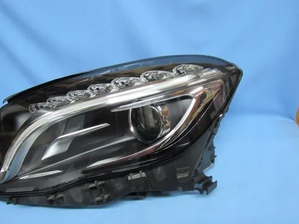 Linker Mercedes GLA W156 Bi-Xenon Compleet image 3