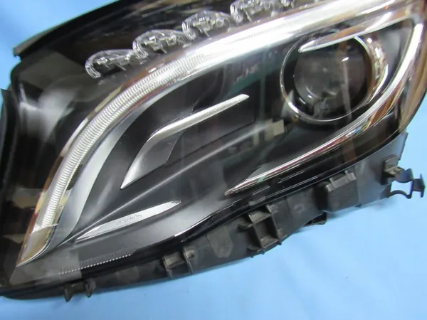 Linker Mercedes GLA W156 Bi-Xenon Compleet image 4