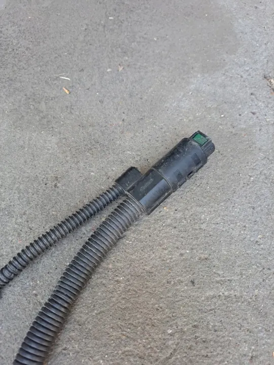 Conduto Aquecedor AdBlue OEM 21245389 - Usado image 3