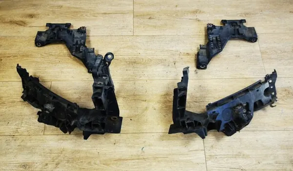 Audi Q5 8R Oikea ajovalokiinnike OEM 8R0805608 image 2