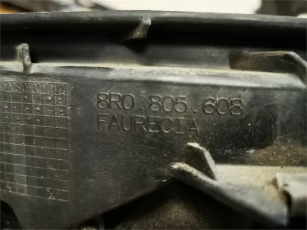 Audi Q5 8R Oikea ajovalokiinnike OEM 8R0805608 image 6
