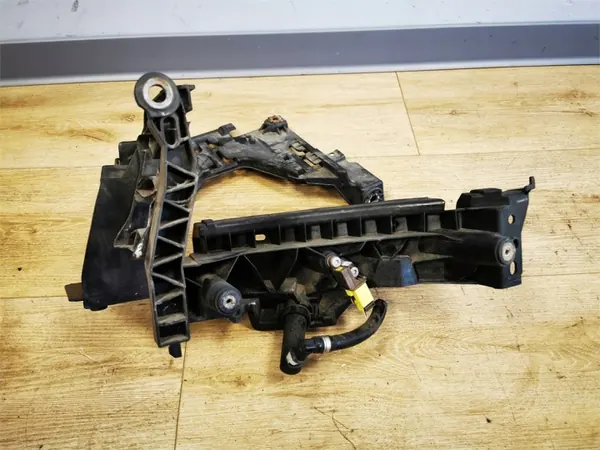 Audi Q5 8R Oikea ajovalokiinnike OEM 8R0805608 image 8