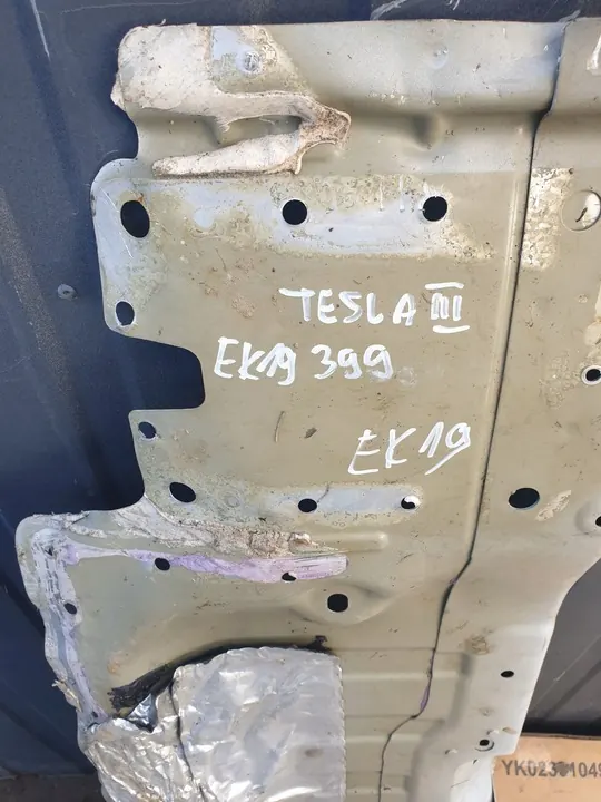TESLA 3 III Reforço de Para-choque Traseiro 1077958-S0-A image 9