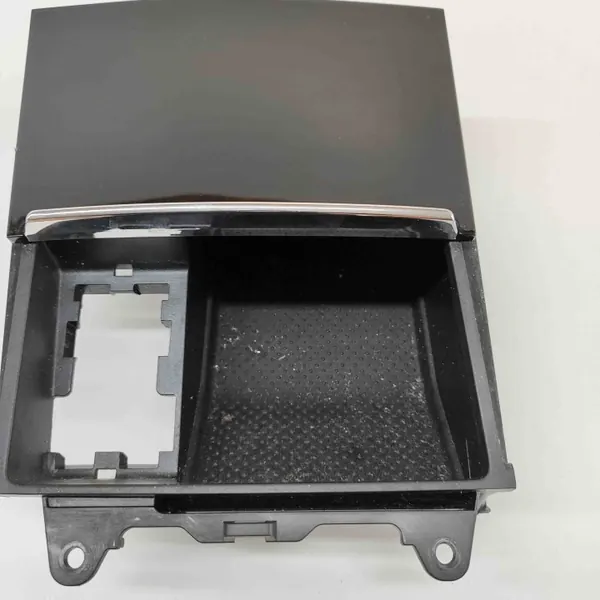 Cinzeiro Skoda Karoq OEM 57C863077E - Usado image 6