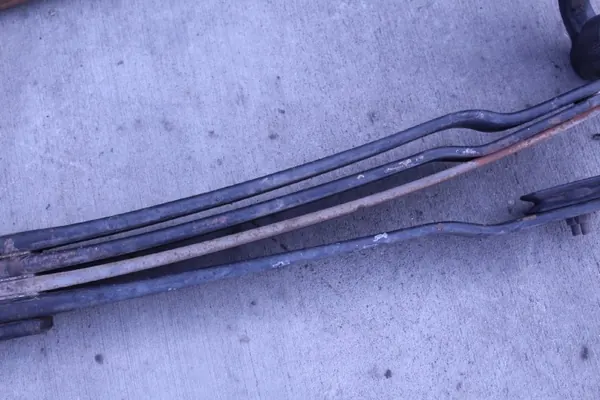 Mola de lâminas traseira OEM 55020-9X51A para Nissan Cabstar image 3