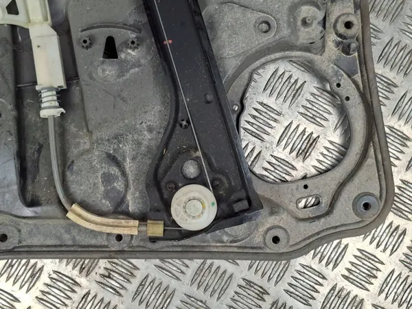 MERCEDES CLA 117 FECHADURA PORTA DIANTEIRA DIREITA image 7