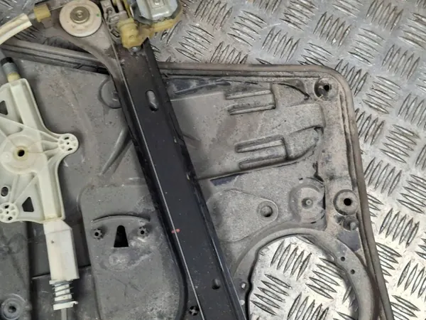 MERCEDES CLA 117 FECHADURA PORTA DIANTEIRA DIREITA image 8