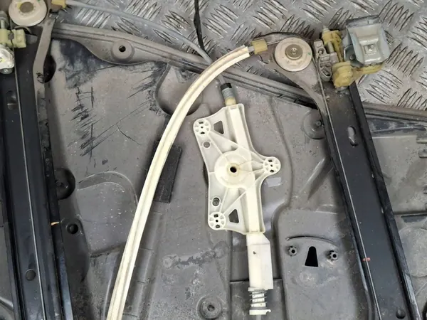 MERCEDES CLA 117 FECHADURA PORTA DIANTEIRA DIREITA image 9