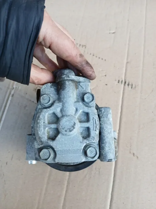 Pompe de direction assistée Ford OEM - Mondeo MK4 2.0 TDCI image 5