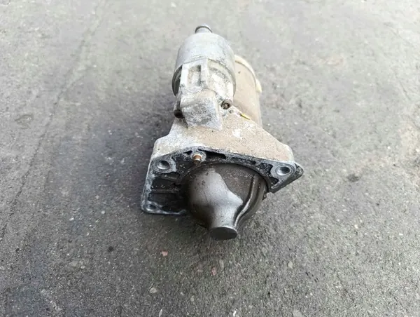 Motor de arranque Nissan Renault 1.6 DCI image 2