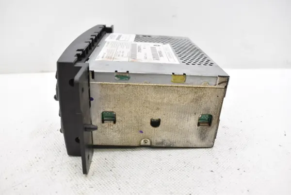 Radio CD Cassette OEM P05094468AC pour Chrysler Pacifica image 4