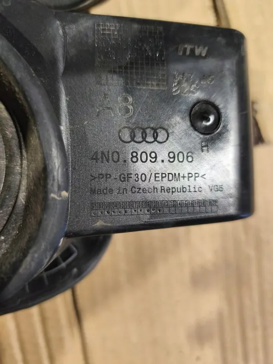 Tampa de combustível Audi A8 D5 OEM 4N0809906H - Usado image 3