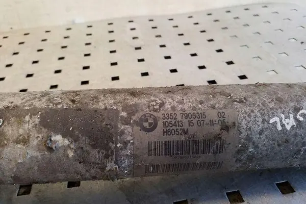 Ammortizzatore posteriore BMW 5 TOURING (E61) 2.0L diesel image 3