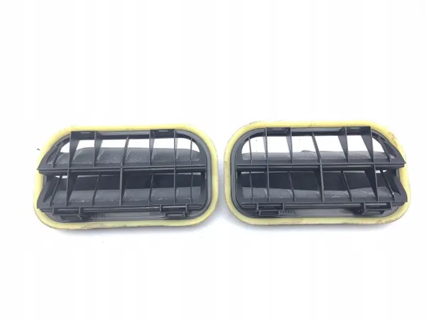 Infiniti Q30 2016 Rejilla ventilación parachoques trasero OEM A1698300342 image 3