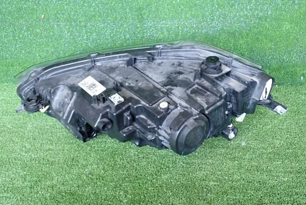 VW POLO 2G LIFT 21- Oikea Ajovalaisin OEM image 3